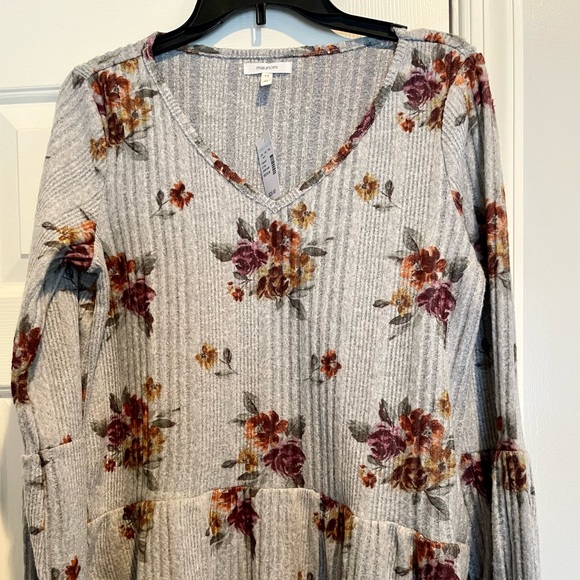 Maurices Tops - Maurices gray floral blouse women’s size medium NEW FINAL PRICE DROP